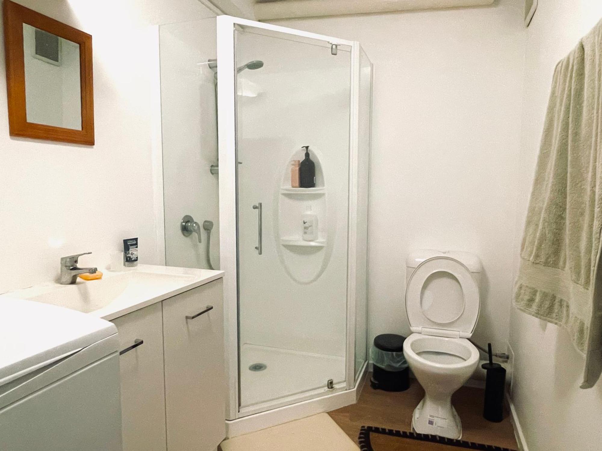 קווינסטאון Ming'S Lakeside Goldleaf Suites מראה חיצוני תמונה