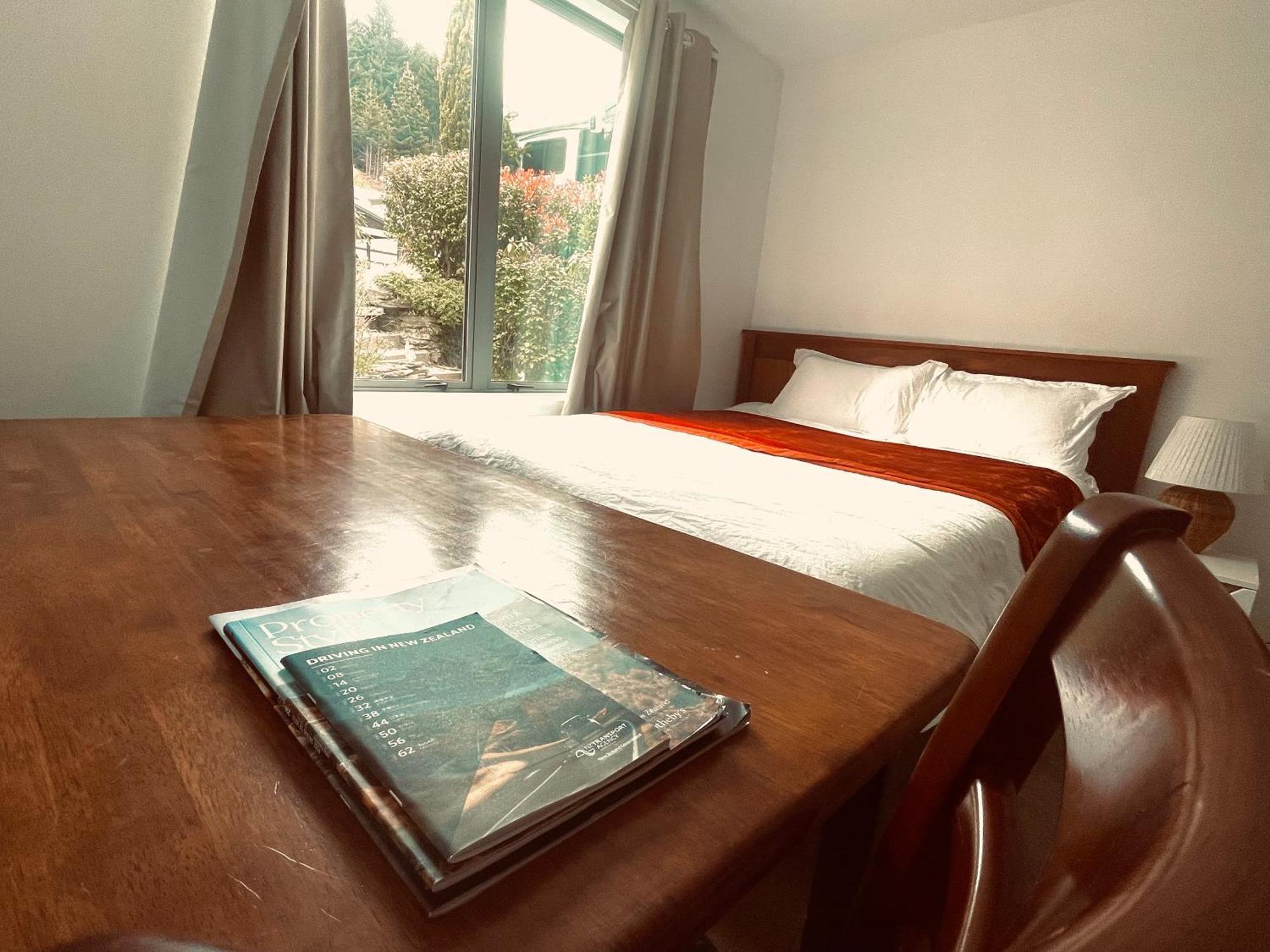קווינסטאון Ming'S Lakeside Goldleaf Suites מראה חיצוני תמונה