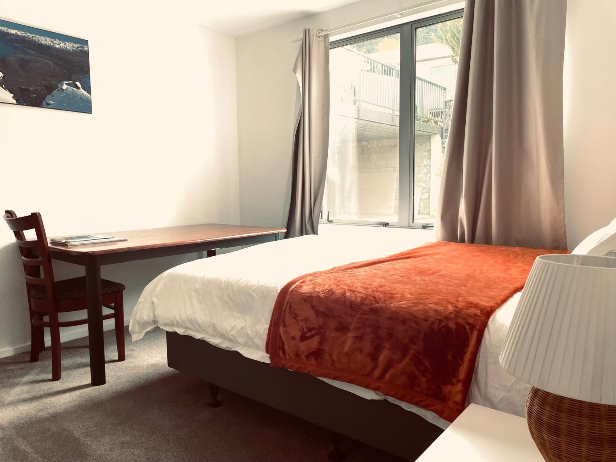 קווינסטאון Ming'S Lakeside Goldleaf Suites מראה חיצוני תמונה